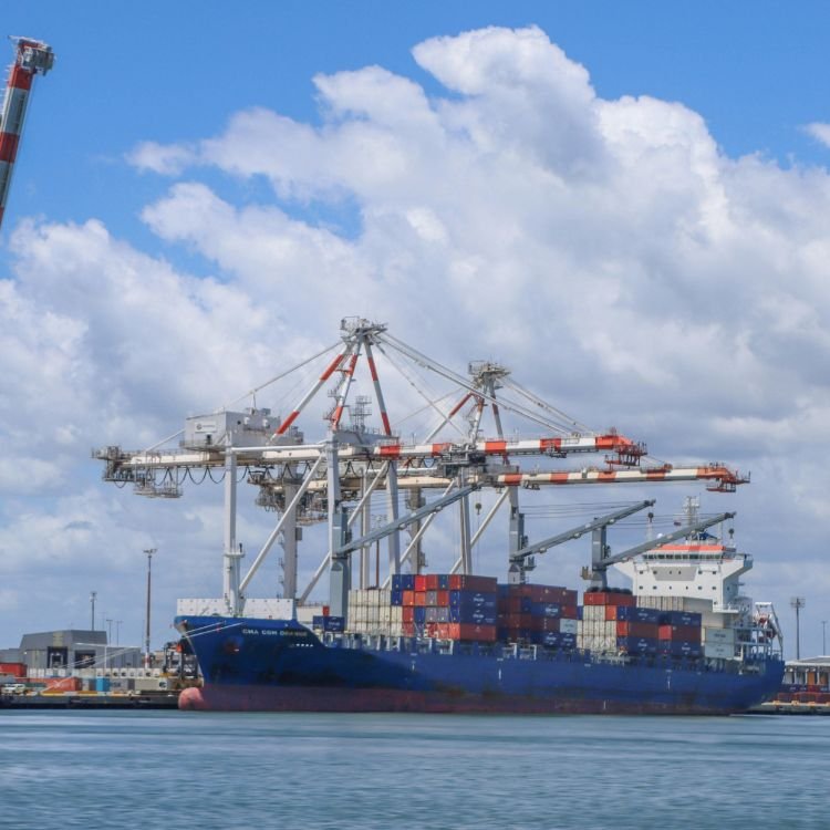 Quay crane discharge